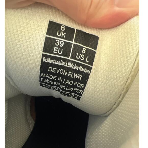 Dr. Marten's Devon Flower Buckle White Leather Platform Boots Women's Size 8 EUC - Picture 8 of 12